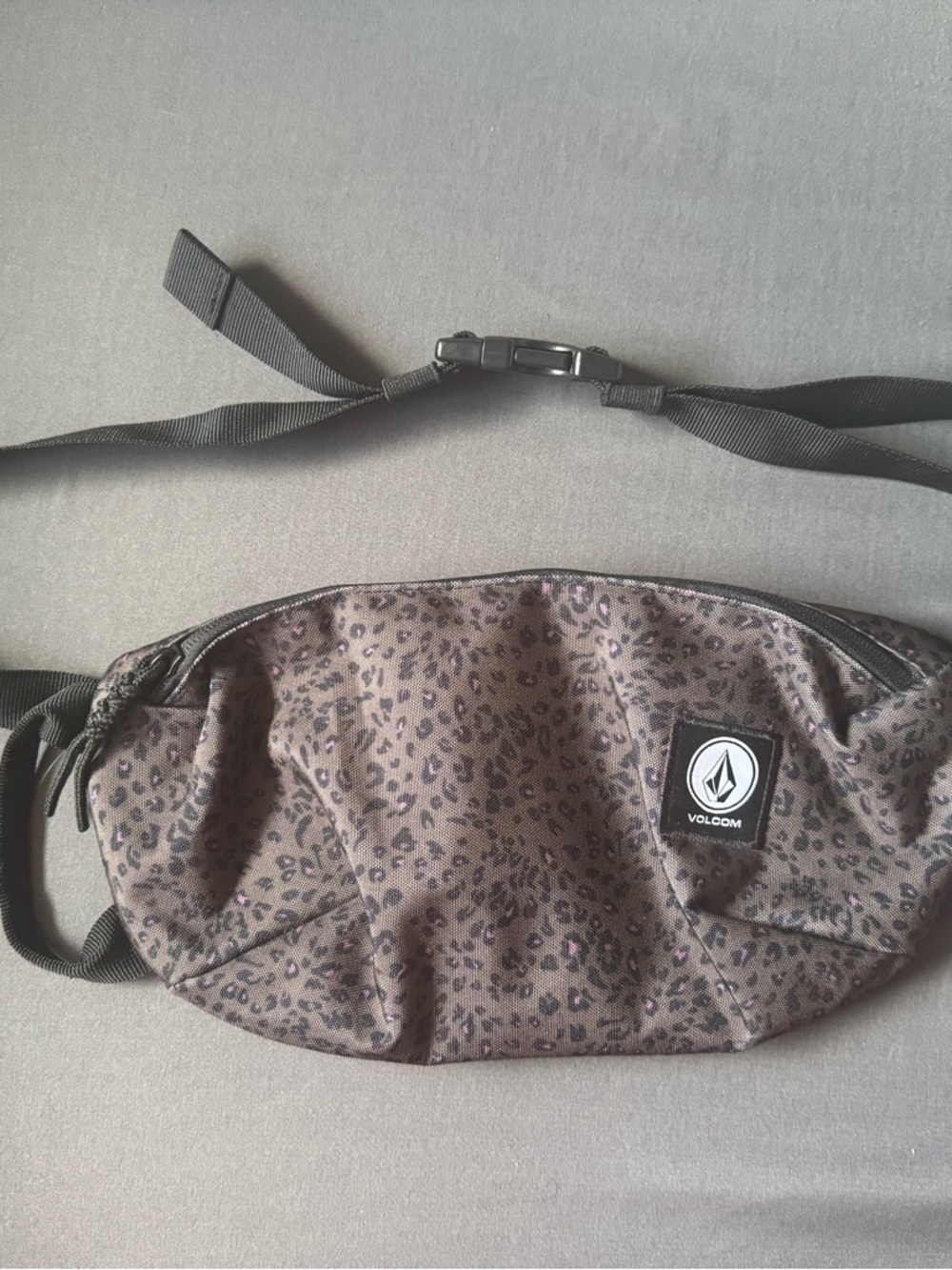 BNWOT Volcom Brown Leopard Print Hip Pack with Black Strap